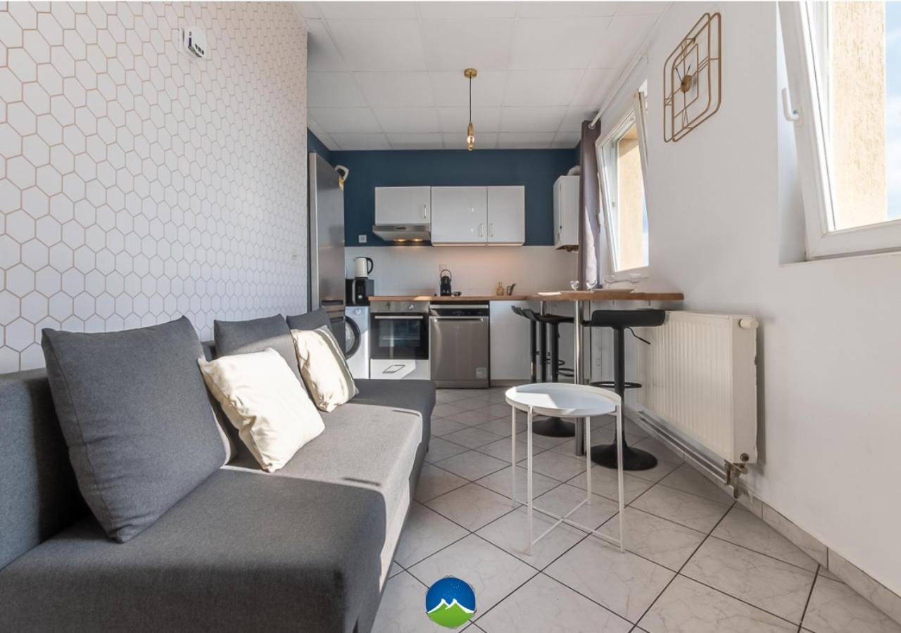 3 Appts - 3 A 7 Lits - Parfait 6 A 10 Pers - Max 26 Pers - 1 Immeuble - Convivialite, Rentabilite ------ English - 3 Apts - 3 To 7 Beds - Ideal For 6 To 10 Guests - Up To 26 - Same Building - Friendly, Flexible Hettange-Grande Extérieur photo